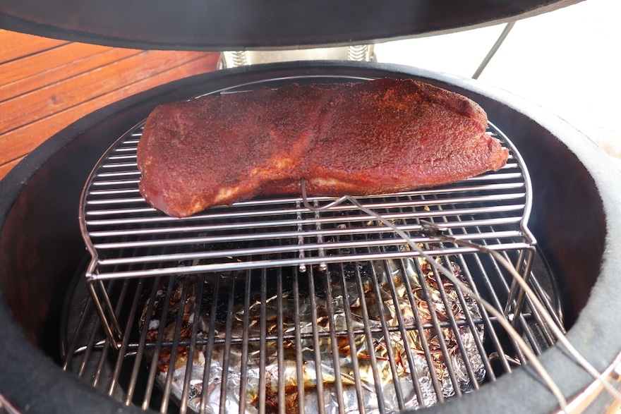 Pulled Pork im Grill mit Thermometer