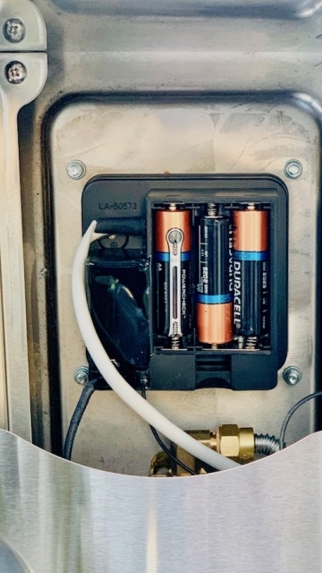 Batteriefach im Inneren des Landmann LM 800 Grills