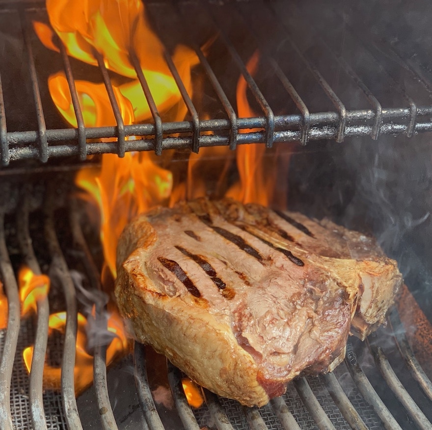 Gasgrill Steak auf Sizzle Zone