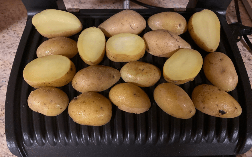 Kartoffeln auf dem Kontaktgrill
