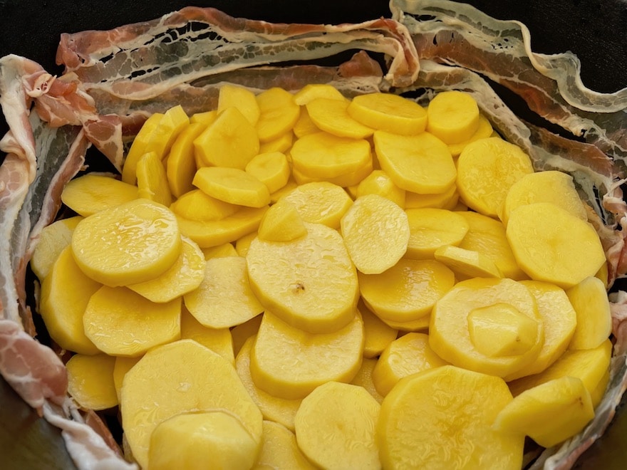 Kartoffeln Bacon im Dutch Oven